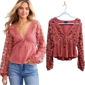 Daytrip Crochet Sleeve Peplum Top Size L Blush Pink Boho V-Neck Tie Front